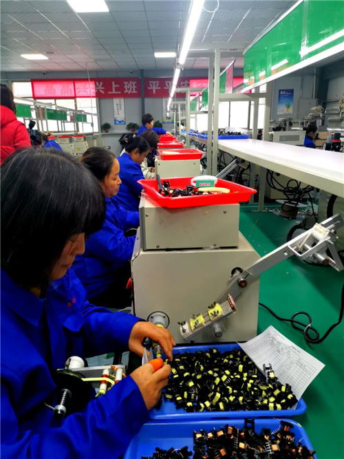 陜西眉縣 家門口建起了電子廠 村民們足不出戶圓了 就業(yè)夢